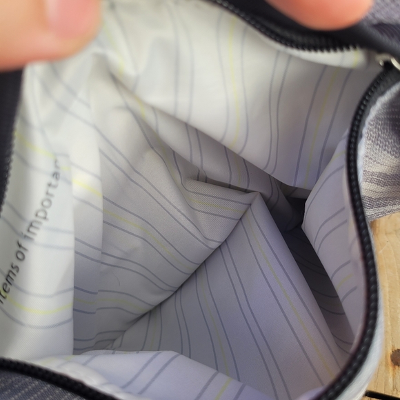 Lululemon crossbody bag - Picture 5 of 10